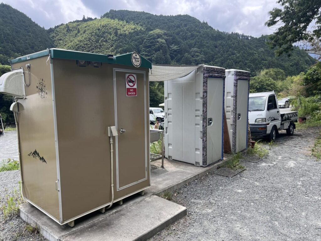 おきつがわオートキャンプ場_シャワー・トイレ