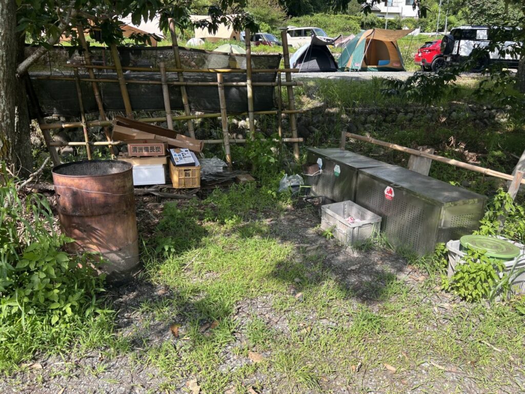 おきつがわオートキャンプ場_ゴミステーション・灰捨て場